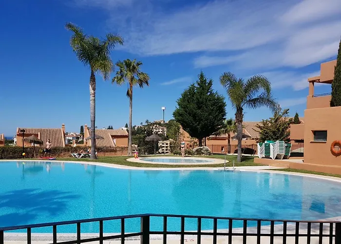 Ample Luxury Fancy Golf & Padel Apartment Marbella
