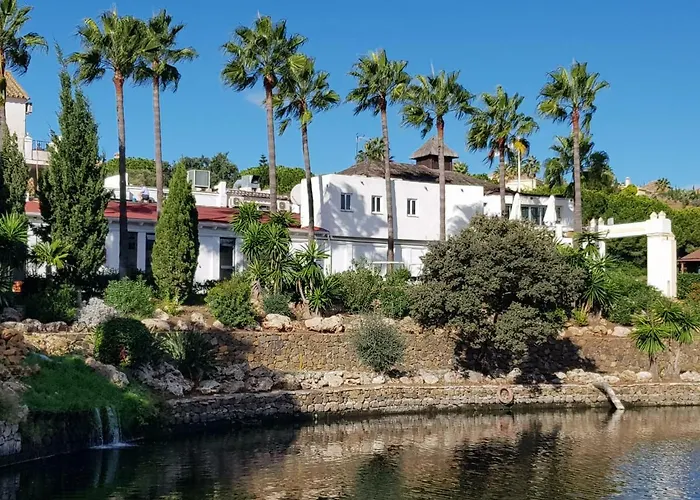 Ample Luxury Fancy Golf & Padel Apartment